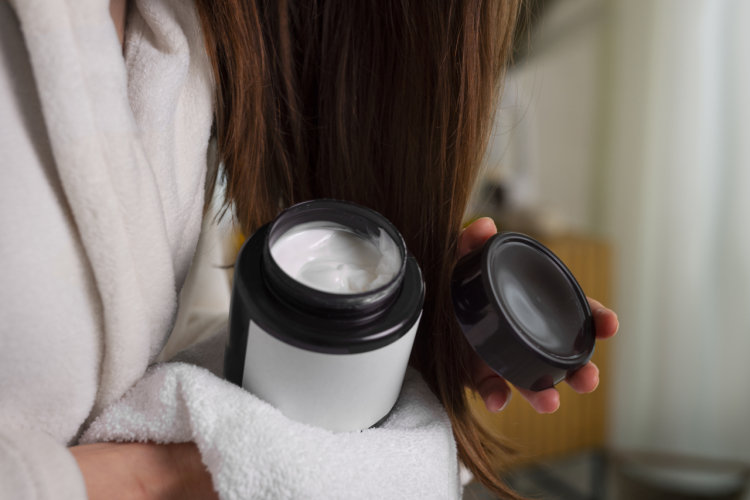 Maski do włosów – dlaczego warto je wprowadzić do swojej rutyny pielęgnacyjnej?